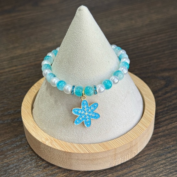 Kids Blue Frost Glass Bead Bracelet Snowflake Charm Winter Stocking Stuffer - Picture 1 of 4
